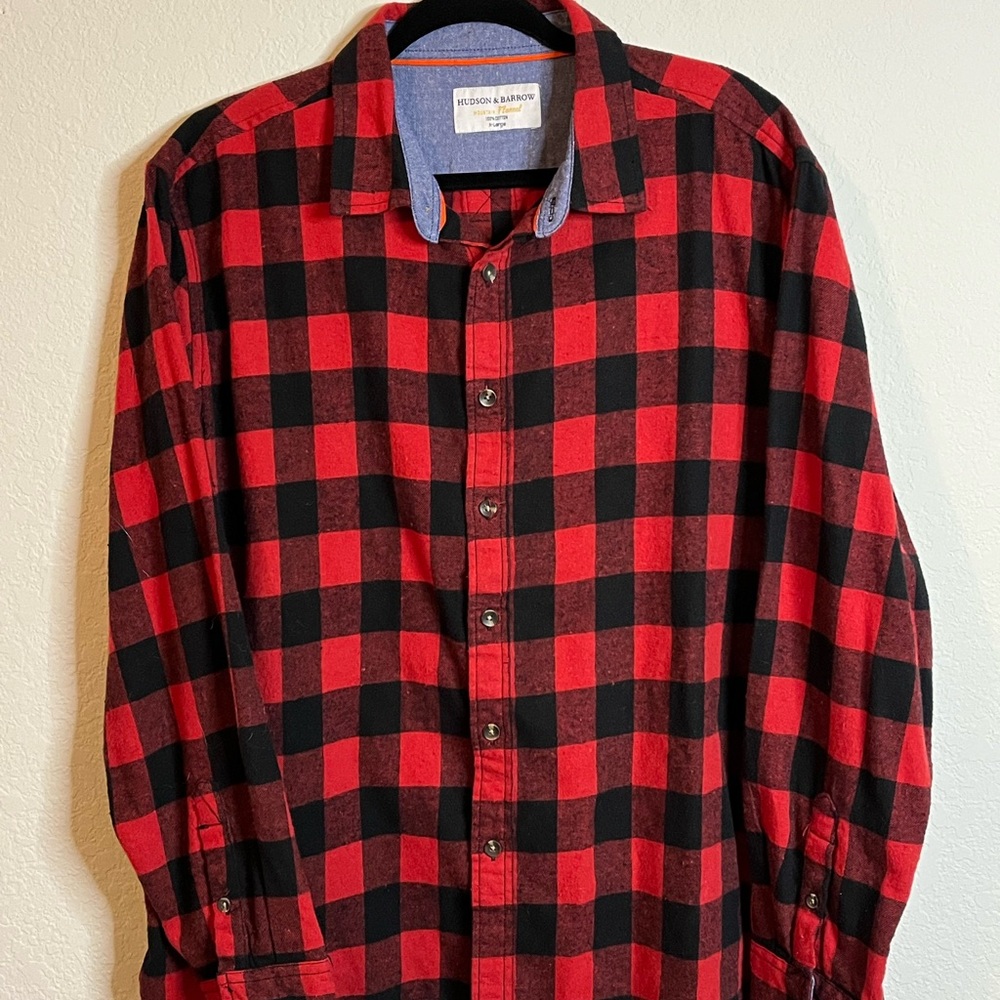 Hudson & Barrow XL Buffalo check flannel in red and black.